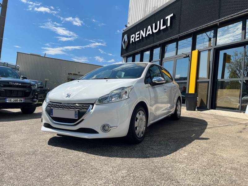 VENDU Occasion Peugeot 208 82CH essence blanche à vendre au garage Garlaban Automobile à Aubagne