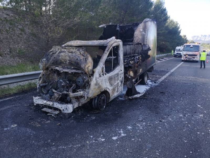 04.42.03.02.13                       Remorquage dépannage de voiture 24h/24 sur Aubagne et les alentours