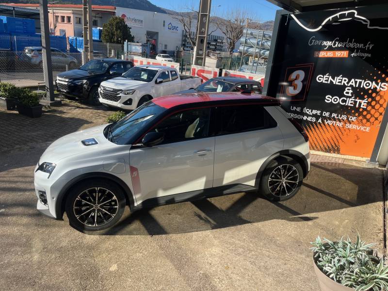 Venez découvrir dans notre agence la Nouvelle R5 100% électrique