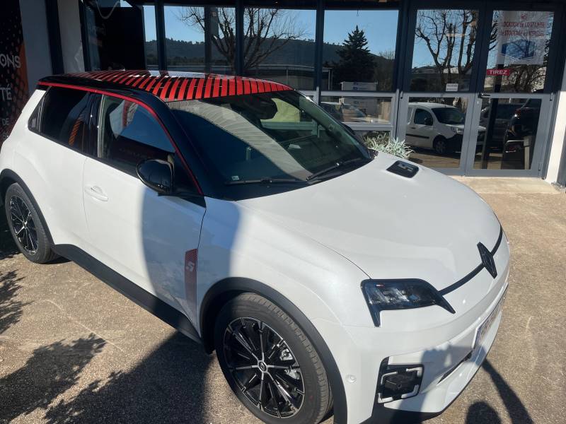 Venez découvrir dans notre agence la Nouvelle R5 100% électrique