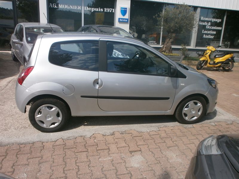 TWINGO 2 GRIS PLATINE OCCASION RÉCENTE GARLABAN AUTOMOBILE AUBAGNE 