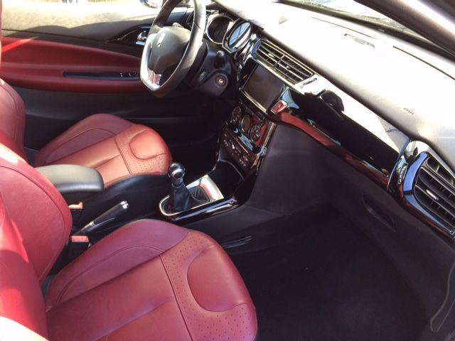 Intérieur DS3 Bordeaux