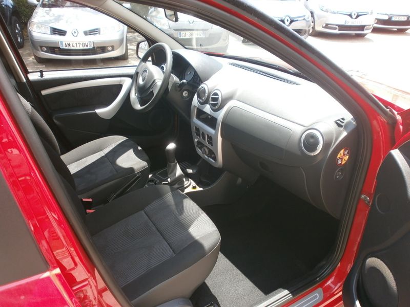 INTERIEUR SANDERO LAUREATE GARLABAN AUTOMOBILE AUBAGNE