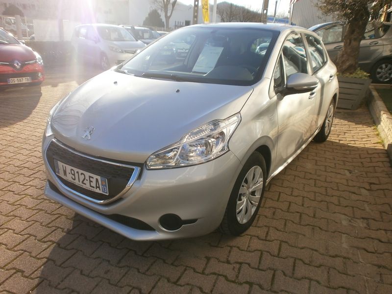 Peugeot 208 1.2L Puretech Active en occasion chez Renault Garlaban Automobile